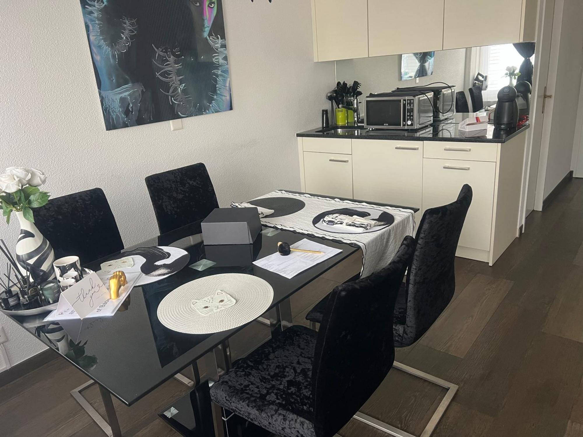 Studio Zurich Luaran gambar