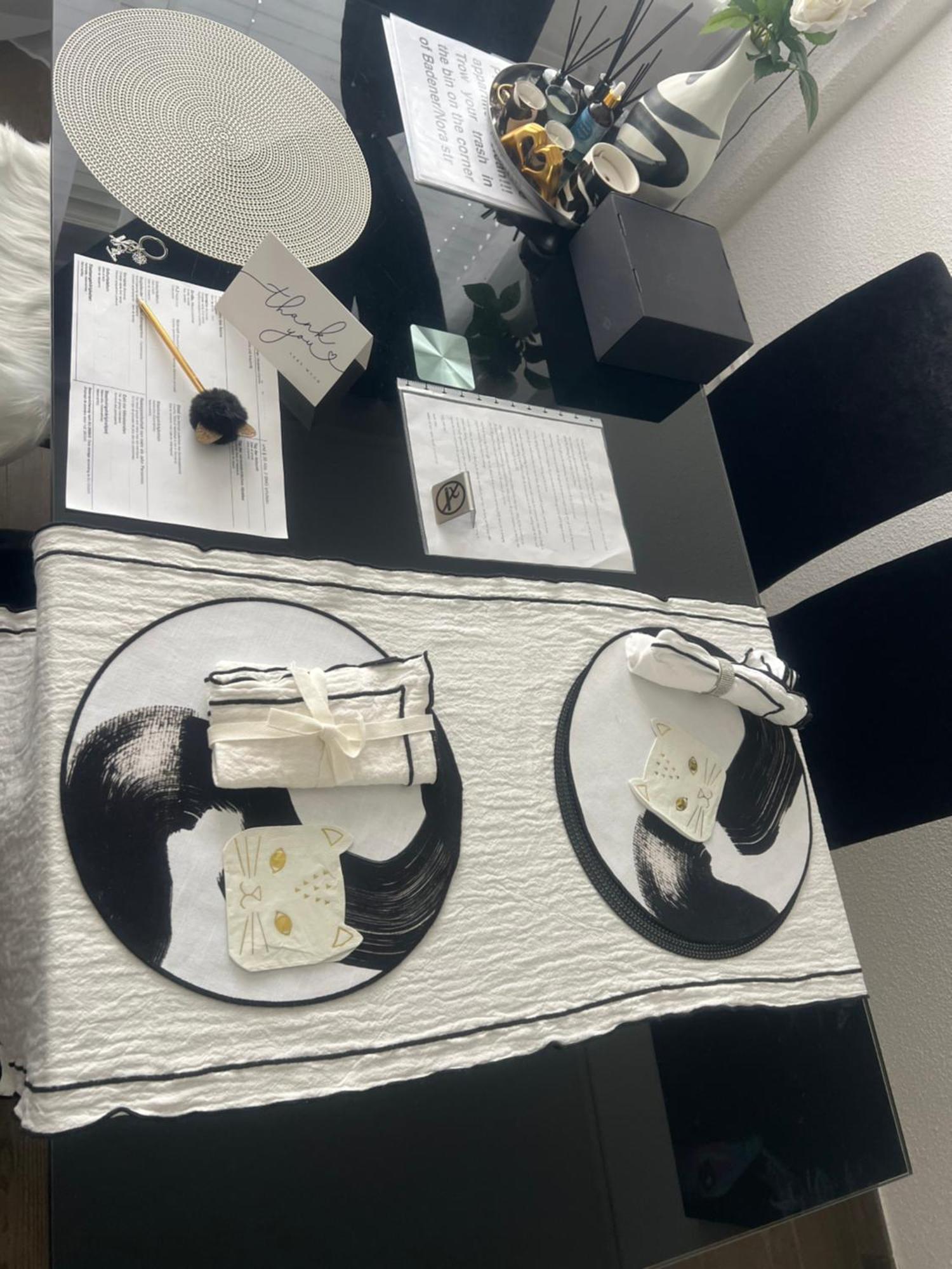 Studio Zurich Luaran gambar