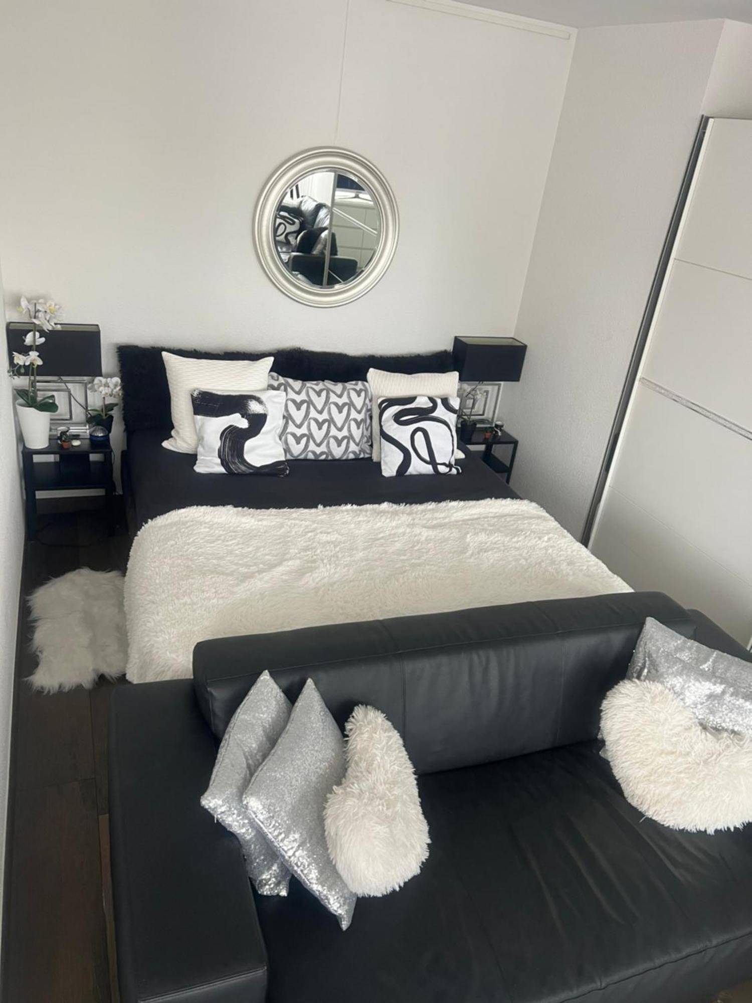 Studio Zurich Luaran gambar